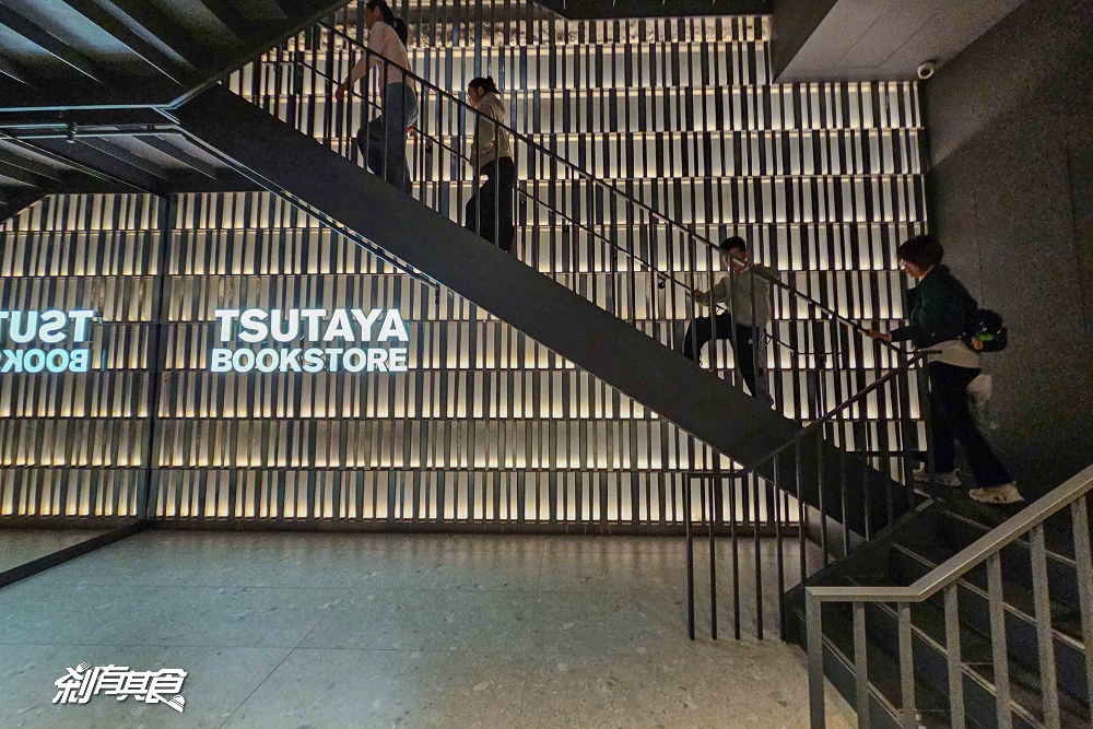 TSUTAYA BOOKSTORE 蔦屋書店台中老佛爺店 | 台中咖啡 居然有自助吧吃到飽 「SHARE LOUNGE」咖啡、冰淇淋零食吃到飽