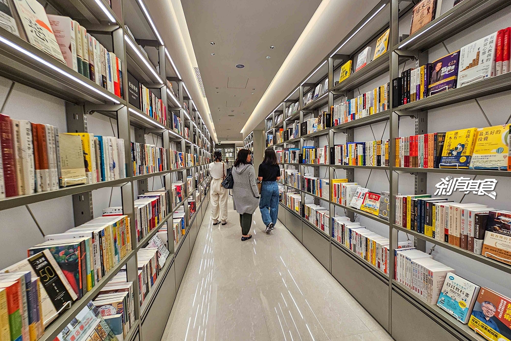 TSUTAYA BOOKSTORE 蔦屋書店台中老佛爺店 | 台中咖啡 居然有自助吧吃到飽 「SHARE LOUNGE」咖啡、冰淇淋零食吃到飽