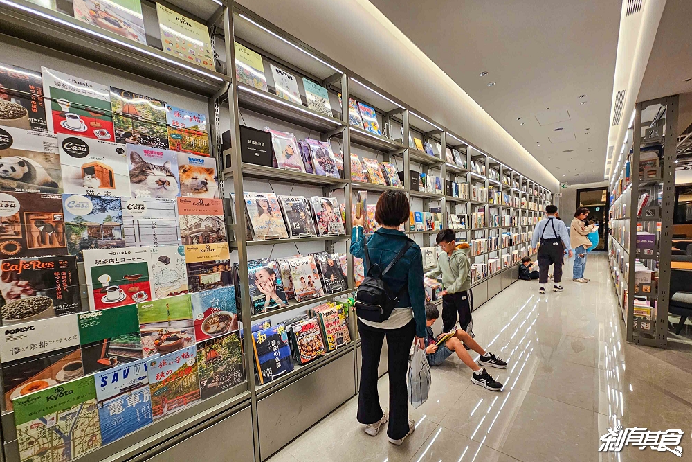 TSUTAYA BOOKSTORE 蔦屋書店台中老佛爺店 | 台中咖啡 居然有自助吧吃到飽 「SHARE LOUNGE」咖啡、冰淇淋零食吃到飽