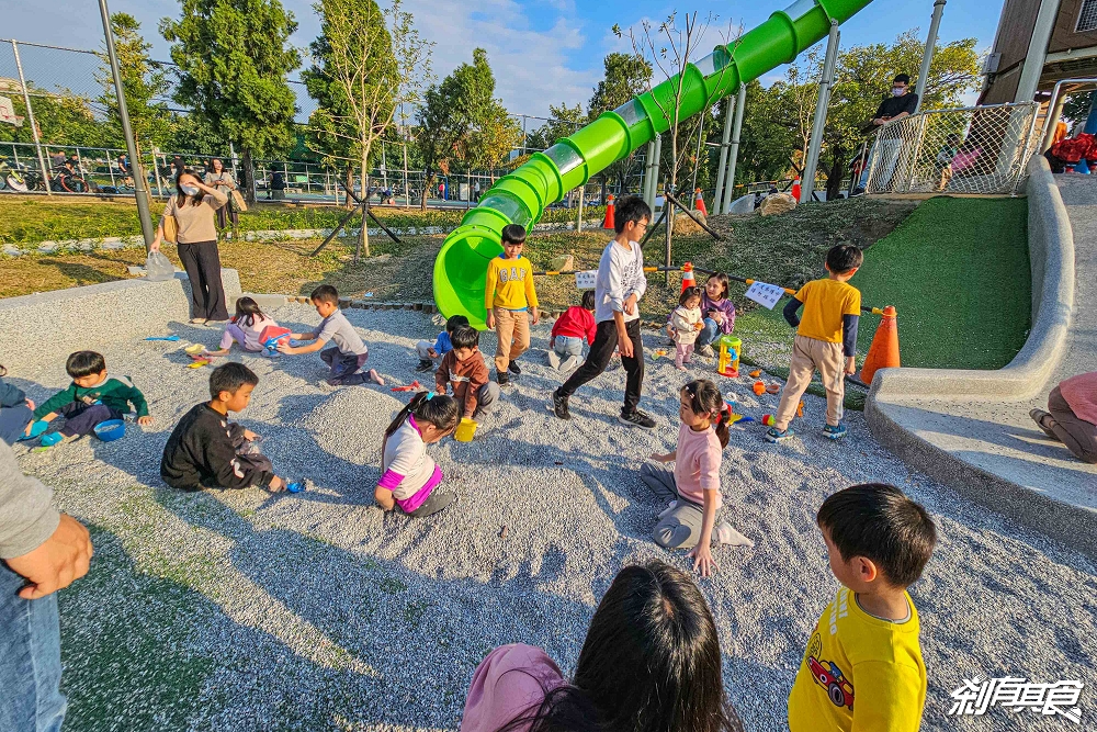 南興公園 | 台中特色公園 「大樹原野遊戲場」新完工 米奇樹公園大變身