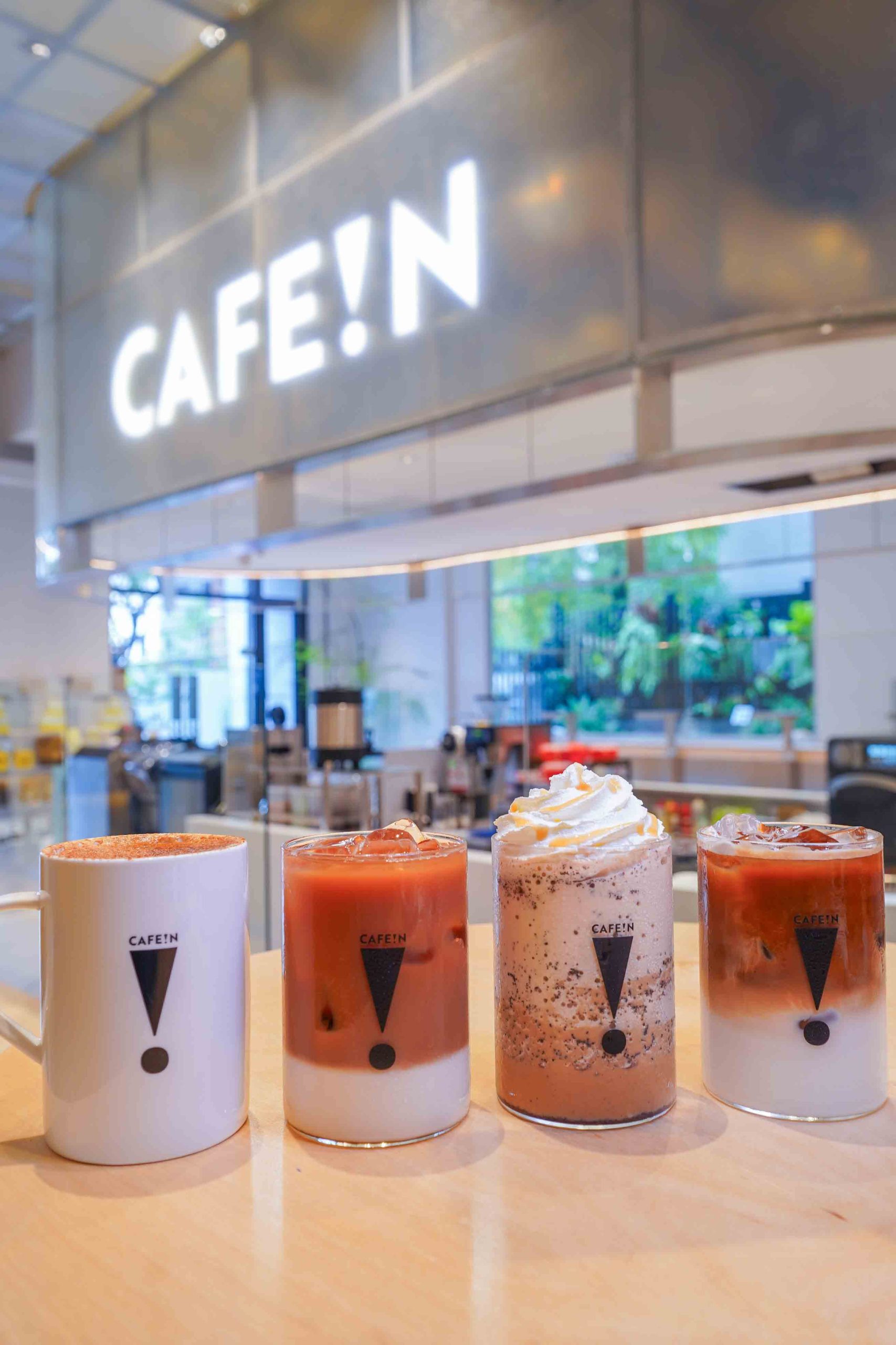 CAFEIN台中機捷門市，台中北屯美食，都市叢林中的咖啡秘境 300年銀葉橄欖樹必拍 烤糖世界冠軍拿鐵、蜷尾家地瓜吐司