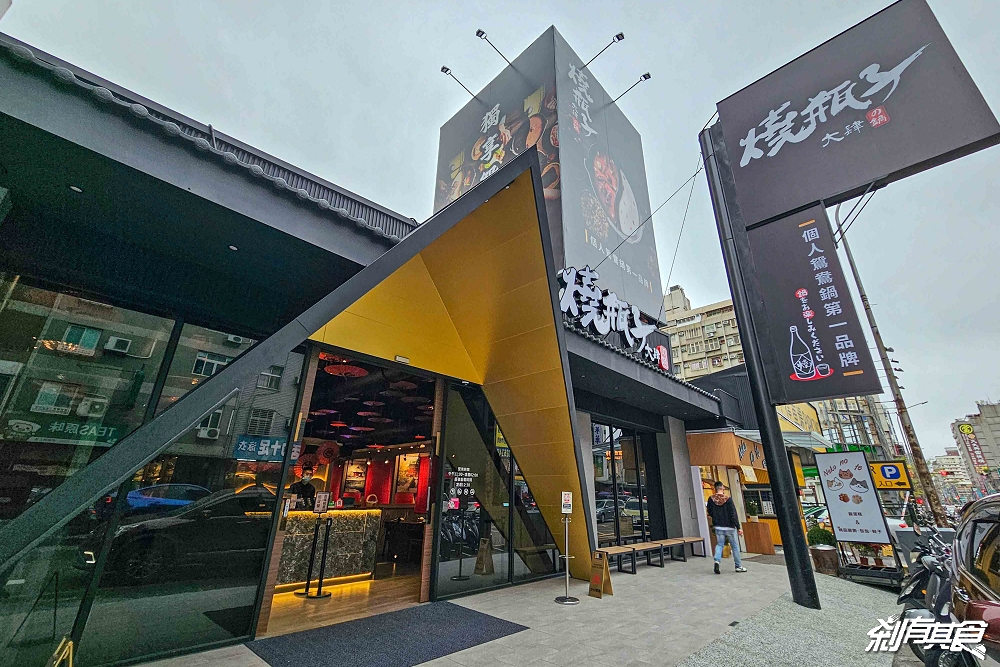 燒瓶子美村店，台中火鍋，超浮誇龍蝦海鮮船、肉肉火山、羊肉火鍋 棉花糖飲料冰品吃到飽 下午沒休息宵夜到2點