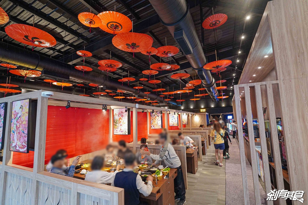 燒瓶子美村店，台中火鍋，超浮誇龍蝦海鮮船、肉肉火山、羊肉火鍋 棉花糖飲料冰品吃到飽 下午沒休息宵夜到2點