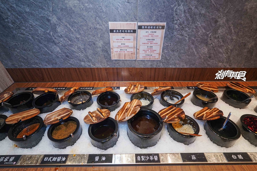 燒瓶子美村店，台中火鍋，超浮誇龍蝦海鮮船、肉肉火山、羊肉火鍋 棉花糖飲料冰品吃到飽 下午沒休息宵夜到2點
