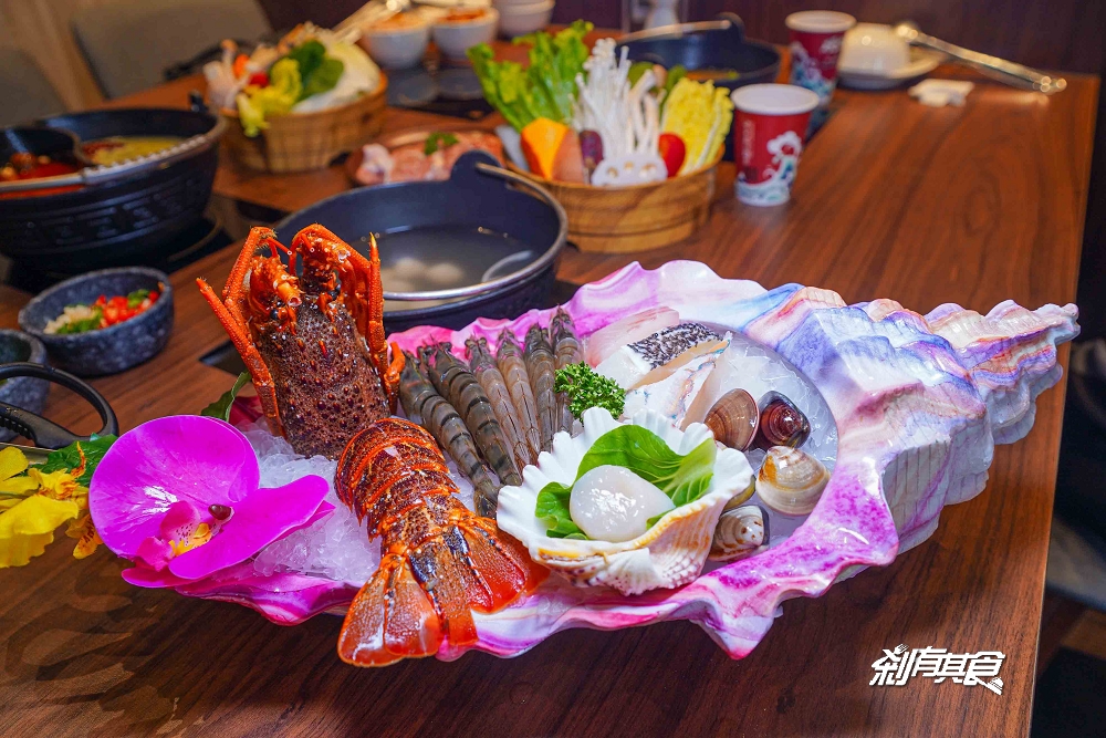 燒瓶子美村店，台中火鍋，超浮誇龍蝦海鮮船、肉肉火山、羊肉火鍋 棉花糖飲料冰品吃到飽 下午沒休息宵夜到2點