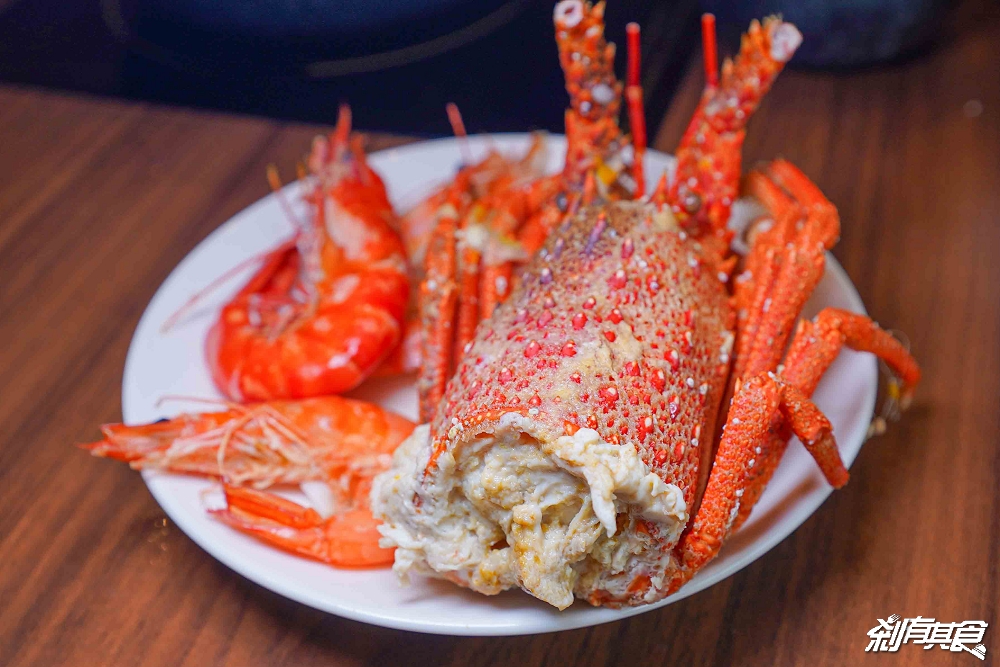 燒瓶子美村店，台中火鍋，超浮誇龍蝦海鮮船、肉肉火山、羊肉火鍋 棉花糖飲料冰品吃到飽 下午沒休息宵夜到2點