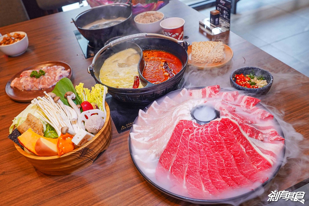 燒瓶子美村店，台中火鍋，超浮誇龍蝦海鮮船、肉肉火山、羊肉火鍋 棉花糖飲料冰品吃到飽 下午沒休息宵夜到2點