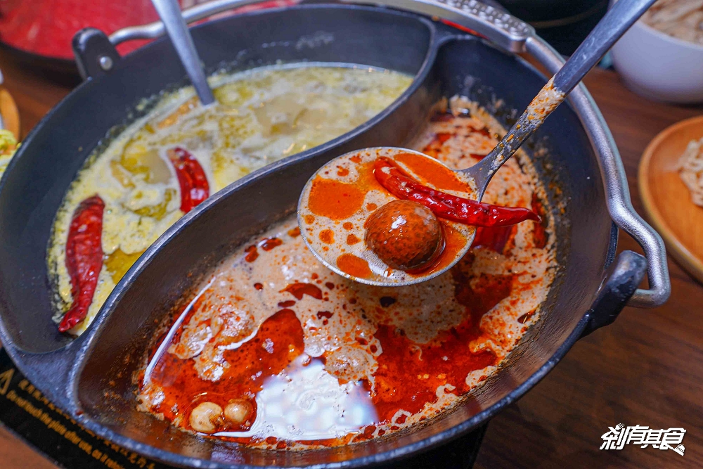 燒瓶子美村店，台中火鍋，超浮誇龍蝦海鮮船、肉肉火山、羊肉火鍋 棉花糖飲料冰品吃到飽 下午沒休息宵夜到2點