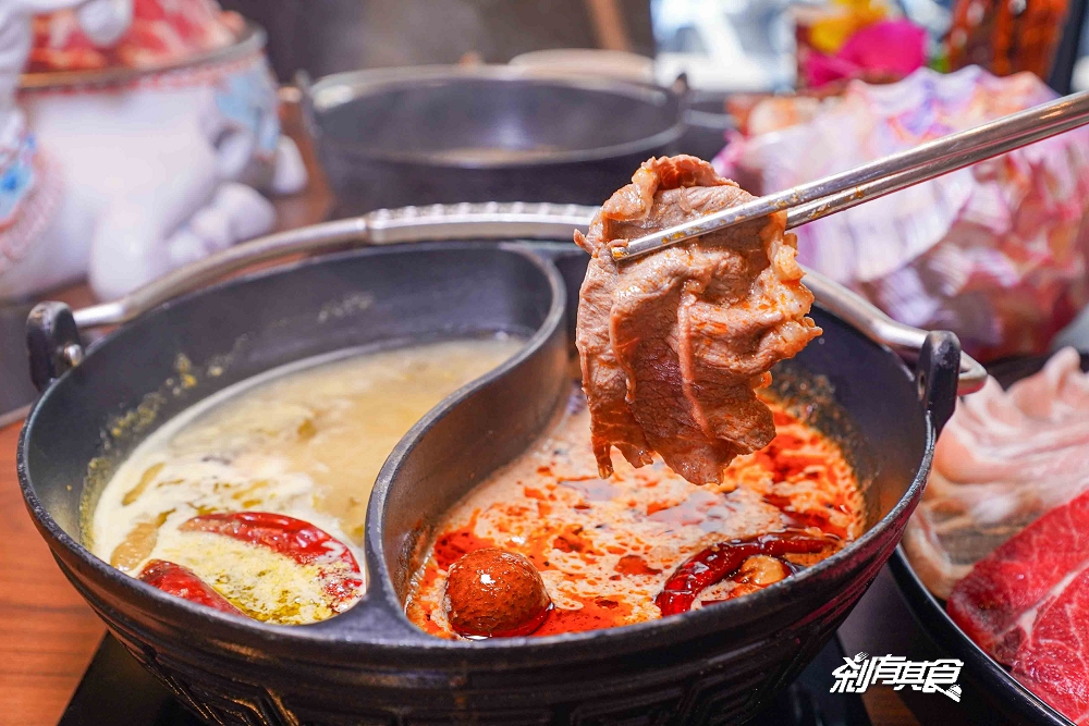 燒瓶子美村店，台中火鍋，超浮誇龍蝦海鮮船、肉肉火山、羊肉火鍋 棉花糖飲料冰品吃到飽 下午沒休息宵夜到2點