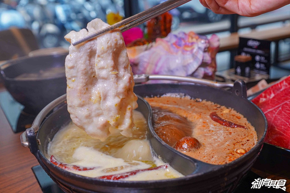 燒瓶子美村店，台中火鍋，超浮誇龍蝦海鮮船、肉肉火山、羊肉火鍋 棉花糖飲料冰品吃到飽 下午沒休息宵夜到2點