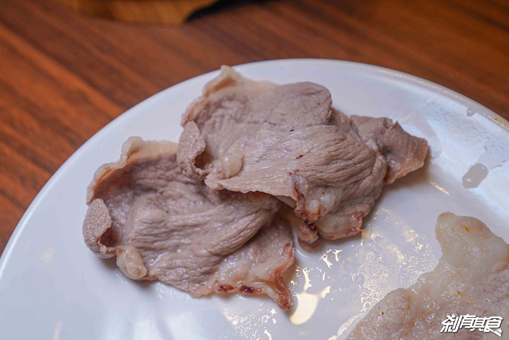 燒瓶子美村店，台中火鍋，超浮誇龍蝦海鮮船、肉肉火山、羊肉火鍋 棉花糖飲料冰品吃到飽 下午沒休息宵夜到2點