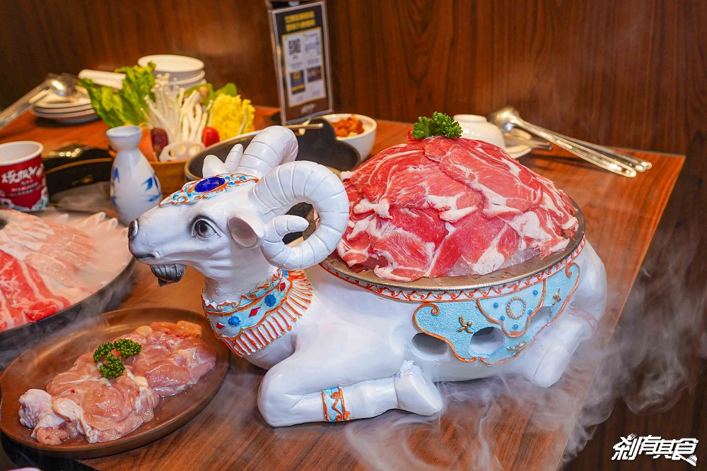 燒瓶子美村店，台中火鍋，超浮誇龍蝦海鮮船、肉肉火山、羊肉火鍋 棉花糖飲料冰品吃到飽 下午沒休息宵夜到2點