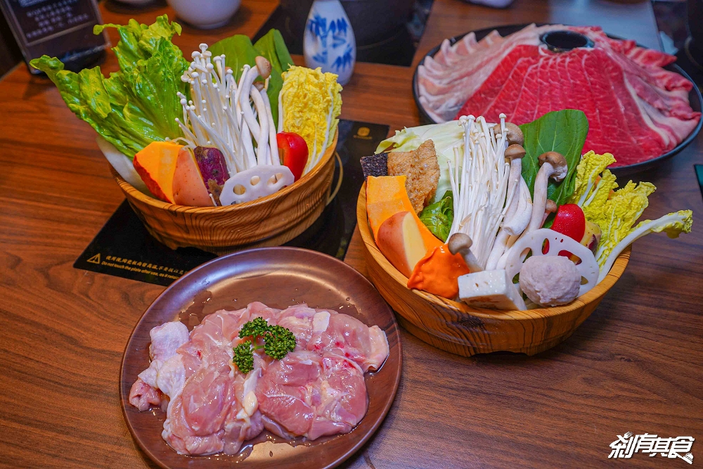 燒瓶子美村店，台中火鍋，超浮誇龍蝦海鮮船、肉肉火山、羊肉火鍋 棉花糖飲料冰品吃到飽 下午沒休息宵夜到2點