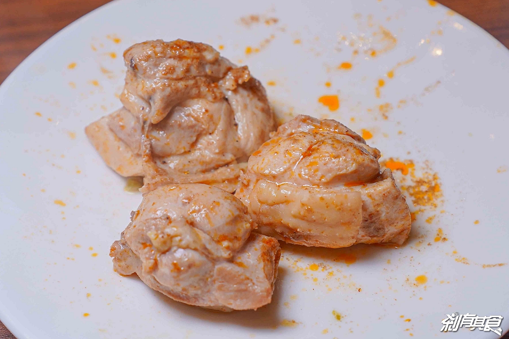 燒瓶子美村店，台中火鍋，超浮誇龍蝦海鮮船、肉肉火山、羊肉火鍋 棉花糖飲料冰品吃到飽 下午沒休息宵夜到2點