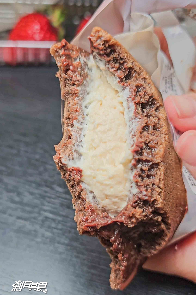 日本7-11必吃美食 | 精選12款美食「現打冰沙、炸熱狗、Brulee焦糖烤布蕾冰淇淋、砂糖奶油樹夾心脆餅與冰淇淋、銀之葡萄名奶油小脆餅、アイスの実、檸檬堂新二代目、巧克力生銅鑼燒」