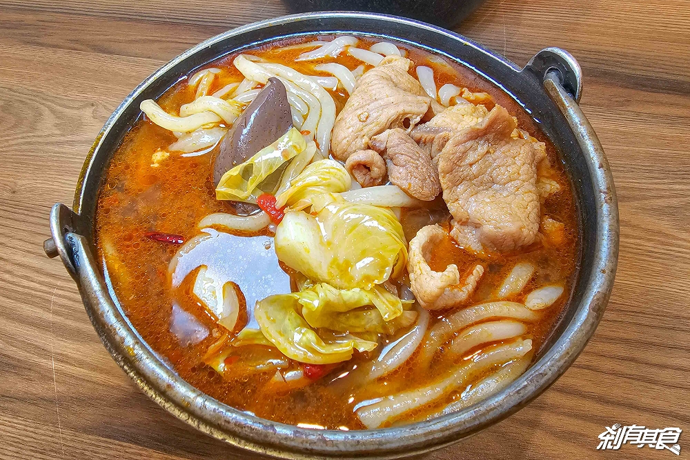 徐家莊手打烏龍麵，台中北平路美食，超人氣Q彈手打麵搬新家 「麻辣鍋麵、鮮蝦蚌麵」 台灣500碗推薦