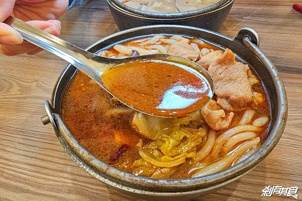 徐家莊手打烏龍麵，台中北平路美食，超人氣Q彈手打麵搬新家 「麻辣鍋麵、鮮蝦蚌麵」 台灣500碗推薦