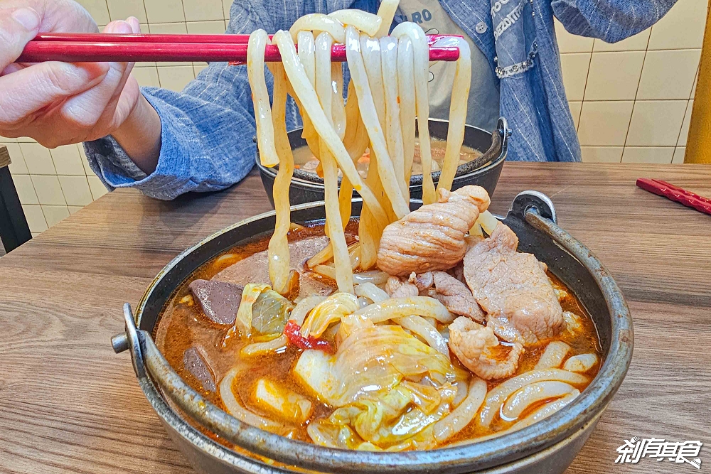 徐家莊手打烏龍麵，台中北平路美食，超人氣Q彈手打麵搬新家 「麻辣鍋麵、鮮蝦蚌麵」 台灣500碗推薦