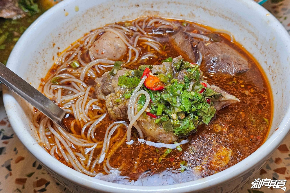 泰小葉泰國小吃店,台中泰式料理,一秒回泰國!新菜上市「鮮蝦粉絲煲、香蘭椰子醬烤土司、摩摩喳喳」還有「泰式炸雞翅、火山排骨」也是必點 泰小葉泰國小吃店,台中泰式料理,一秒回泰國!新菜上市「鮮蝦粉絲煲、香蘭椰子醬烤土司、摩摩喳喳」還有「泰式炸雞翅、火山排骨」也是必點