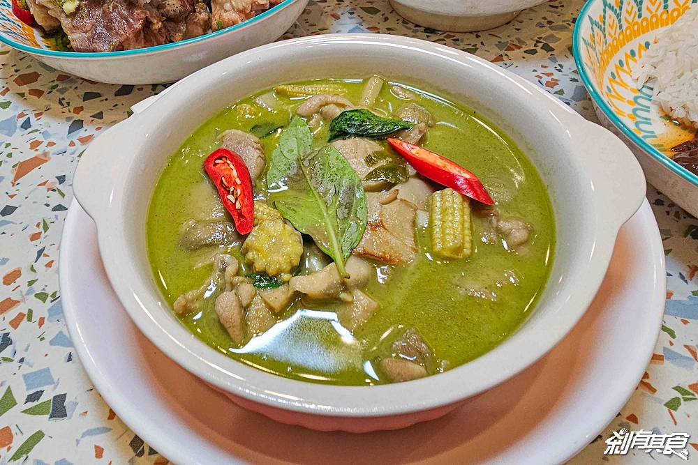 泰小葉泰國小吃店,台中泰式料理,一秒回泰國!新菜上市「鮮蝦粉絲煲、香蘭椰子醬烤土司、摩摩喳喳」還有「泰式炸雞翅、火山排骨」也是必點 泰小葉泰國小吃店,台中泰式料理,一秒回泰國!新菜上市「鮮蝦粉絲煲、香蘭椰子醬烤土司、摩摩喳喳」還有「泰式炸雞翅、火山排骨」也是必點