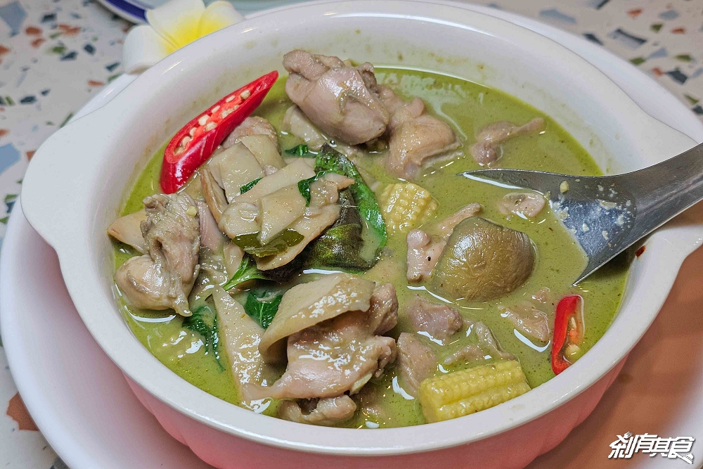 泰小葉泰國小吃店,台中泰式料理,一秒回泰國!新菜上市「鮮蝦粉絲煲、香蘭椰子醬烤土司、摩摩喳喳」還有「泰式炸雞翅、火山排骨」也是必點 泰小葉泰國小吃店,台中泰式料理,一秒回泰國!新菜上市「鮮蝦粉絲煲、香蘭椰子醬烤土司、摩摩喳喳」還有「泰式炸雞翅、火山排骨」也是必點