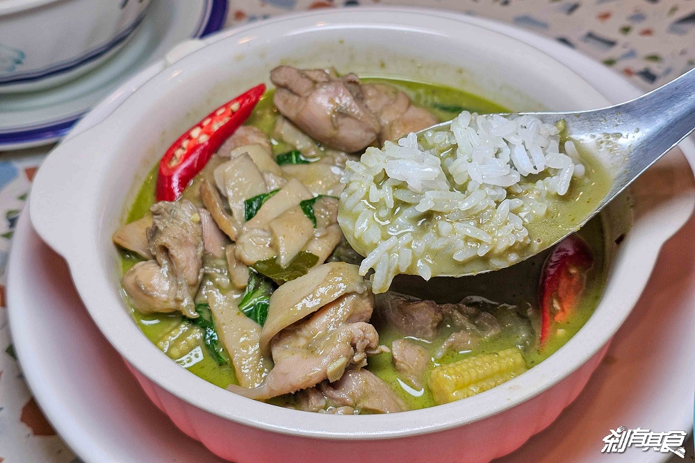 泰小葉泰國小吃店,台中泰式料理,一秒回泰國!新菜上市「鮮蝦粉絲煲、香蘭椰子醬烤土司、摩摩喳喳」還有「泰式炸雞翅、火山排骨」也是必點 泰小葉泰國小吃店,台中泰式料理,一秒回泰國!新菜上市「鮮蝦粉絲煲、香蘭椰子醬烤土司、摩摩喳喳」還有「泰式炸雞翅、火山排骨」也是必點