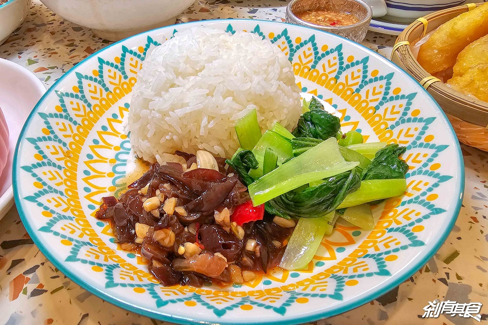 泰小葉泰國小吃店,台中泰式料理,一秒回泰國!新菜上市「鮮蝦粉絲煲、香蘭椰子醬烤土司、摩摩喳喳」還有「泰式炸雞翅、火山排骨」也是必點 泰小葉泰國小吃店,台中泰式料理,一秒回泰國!新菜上市「鮮蝦粉絲煲、香蘭椰子醬烤土司、摩摩喳喳」還有「泰式炸雞翅、火山排骨」也是必點