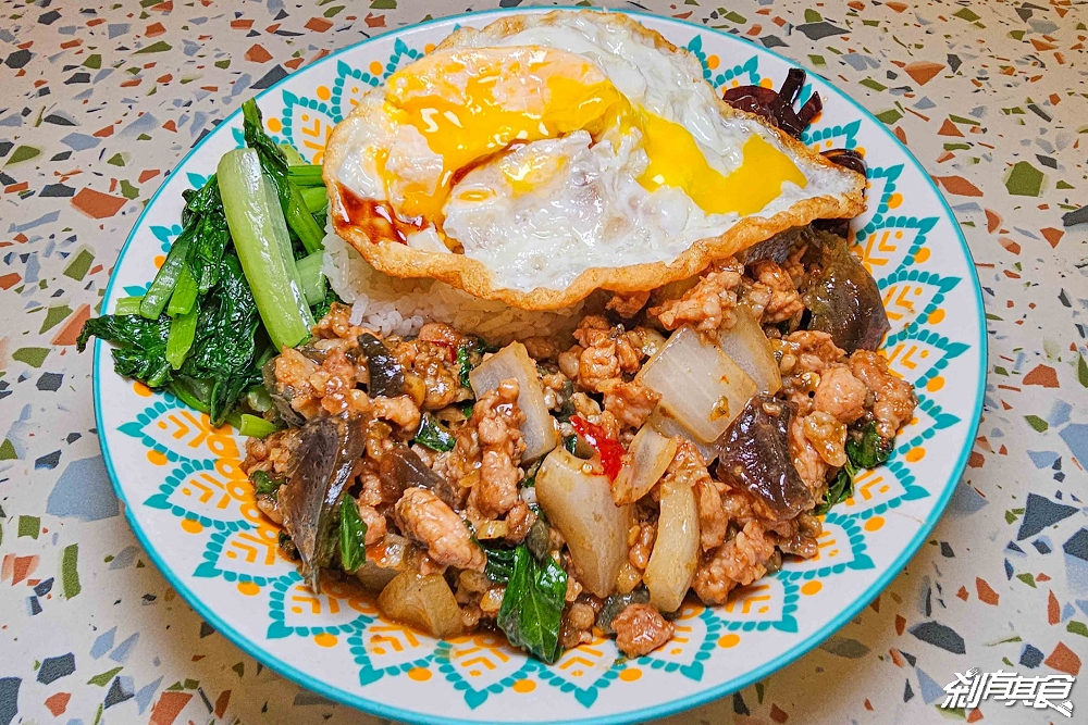 泰小葉泰國小吃店,台中泰式料理,一秒回泰國!新菜上市「鮮蝦粉絲煲、香蘭椰子醬烤土司、摩摩喳喳」還有「泰式炸雞翅、火山排骨」也是必點 泰小葉泰國小吃店,台中泰式料理,一秒回泰國!新菜上市「鮮蝦粉絲煲、香蘭椰子醬烤土司、摩摩喳喳」還有「泰式炸雞翅、火山排骨」也是必點