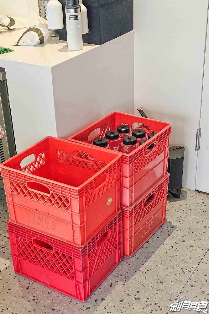 Ten thousand coffee台中店,紐約神級可頌 必喝10000咖啡 韓國1公升咖啡限量販售中 「提拉米蘇可頌、開心果鮮奶油可頌、維也納咖啡」 (菜單) Ten thousand coffee台中店,紐約神級可頌 必喝10000咖啡 韓國1公升咖啡限量販售中 「提拉米蘇可頌、開心果鮮奶油可頌、維也納咖啡」 (菜單)