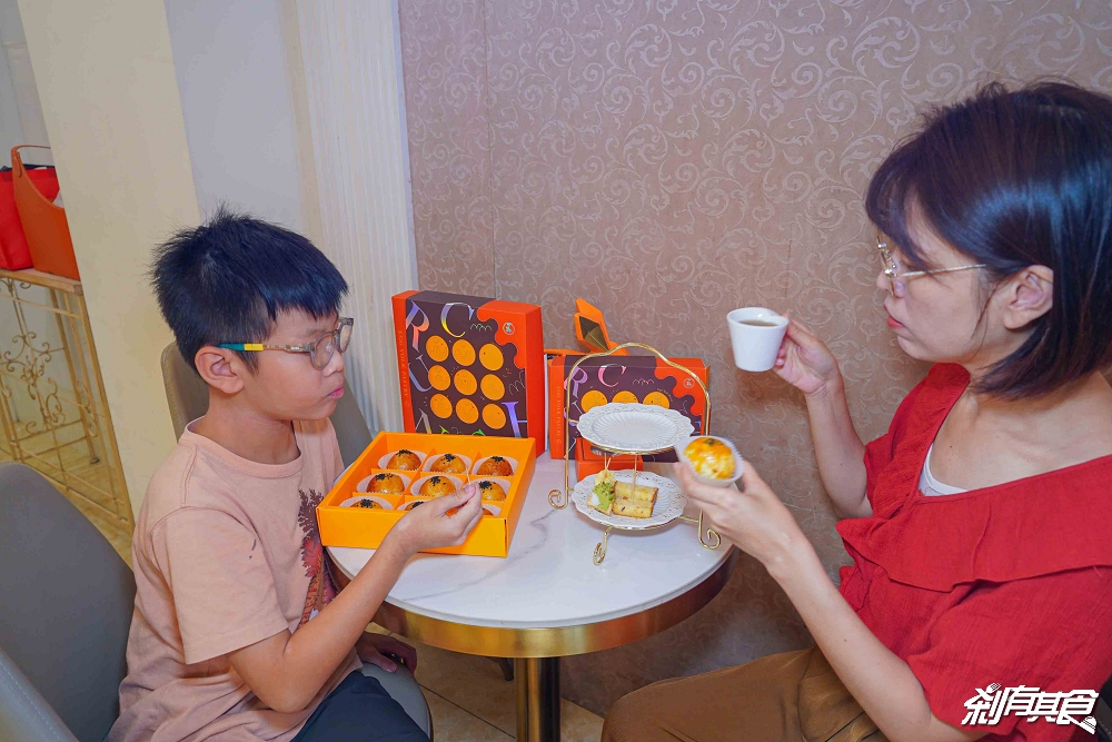 法布甜卡滋蛋黃酥,台中伴手禮,達克瓦茲法式鳳梨酥 台中十大伴手禮 中秋送禮新選擇 法布甜卡滋蛋黃酥,台中伴手禮,達克瓦茲法式鳳梨酥 台中十大伴手禮 中秋送禮新選擇