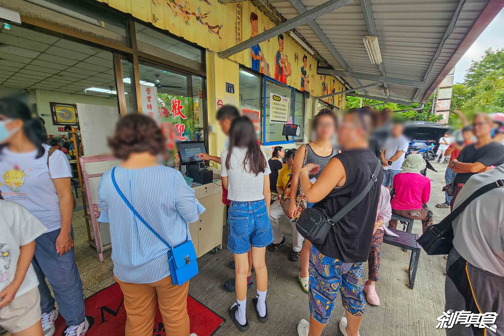 梅園餡餅粥，南投中興新村美食，40年老店不排隊吃不到「小米粥、牛肉餡餅」都是必點