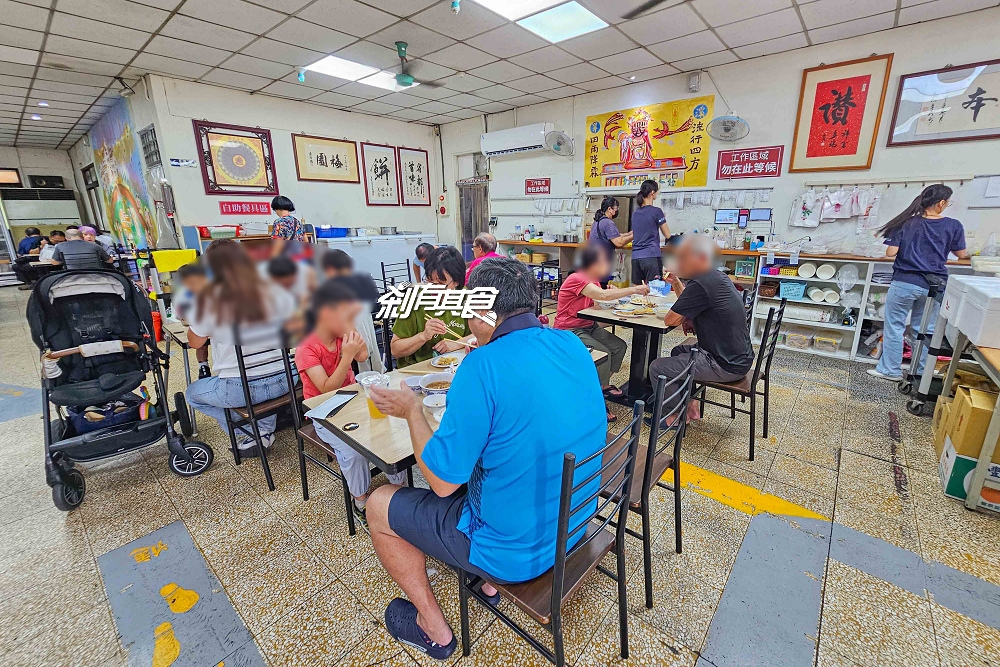 梅園餡餅粥，南投中興新村美食，40年老店不排隊吃不到「小米粥、牛肉餡餅」都是必點