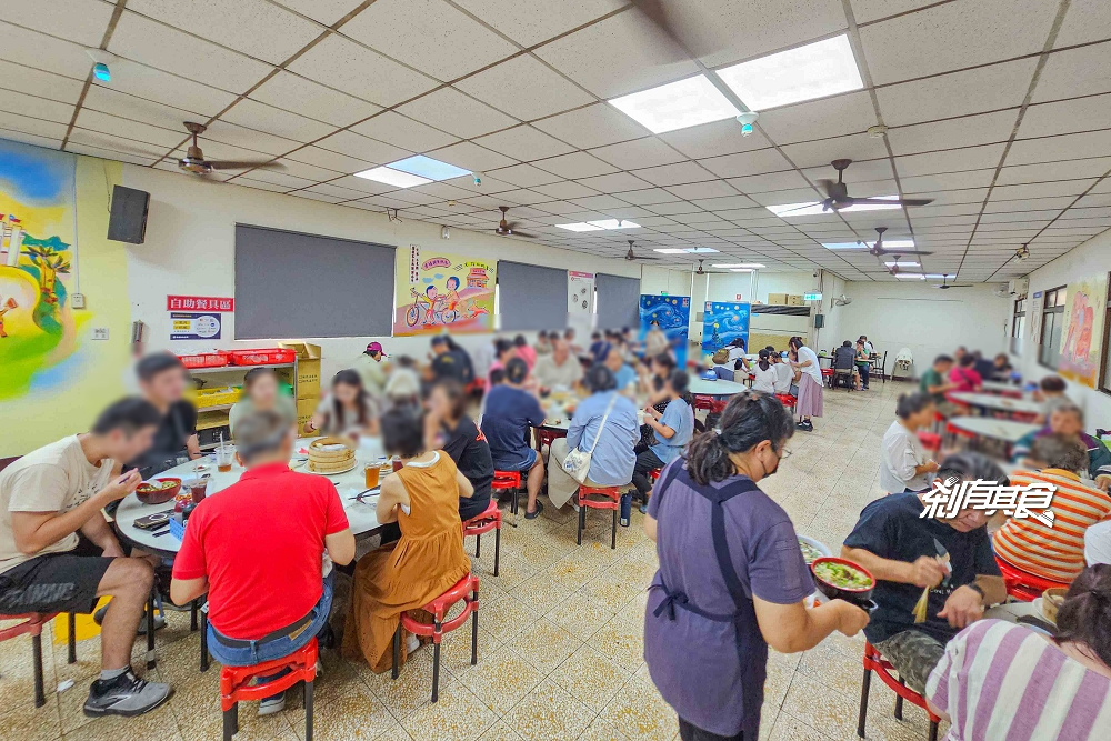 梅園餡餅粥，南投中興新村美食，40年老店不排隊吃不到「小米粥、牛肉餡餅」都是必點