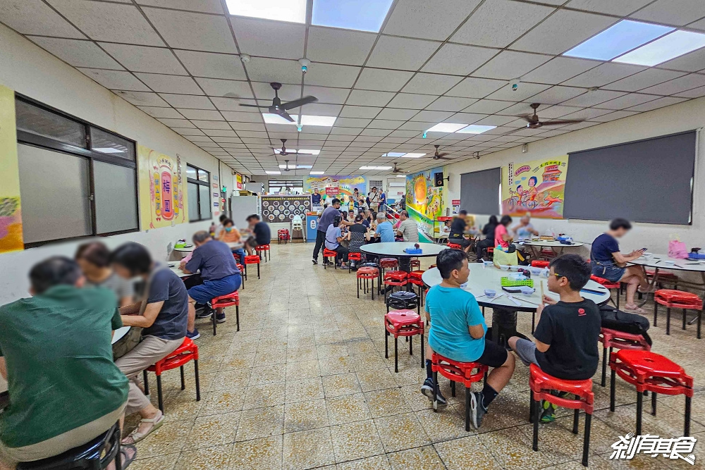 梅園餡餅粥，南投中興新村美食，40年老店不排隊吃不到「小米粥、牛肉餡餅」都是必點