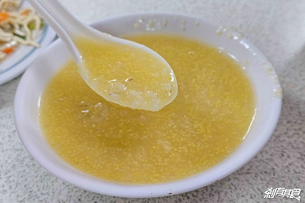 梅園餡餅粥，南投中興新村美食，40年老店不排隊吃不到「小米粥、牛肉餡餅」都是必點