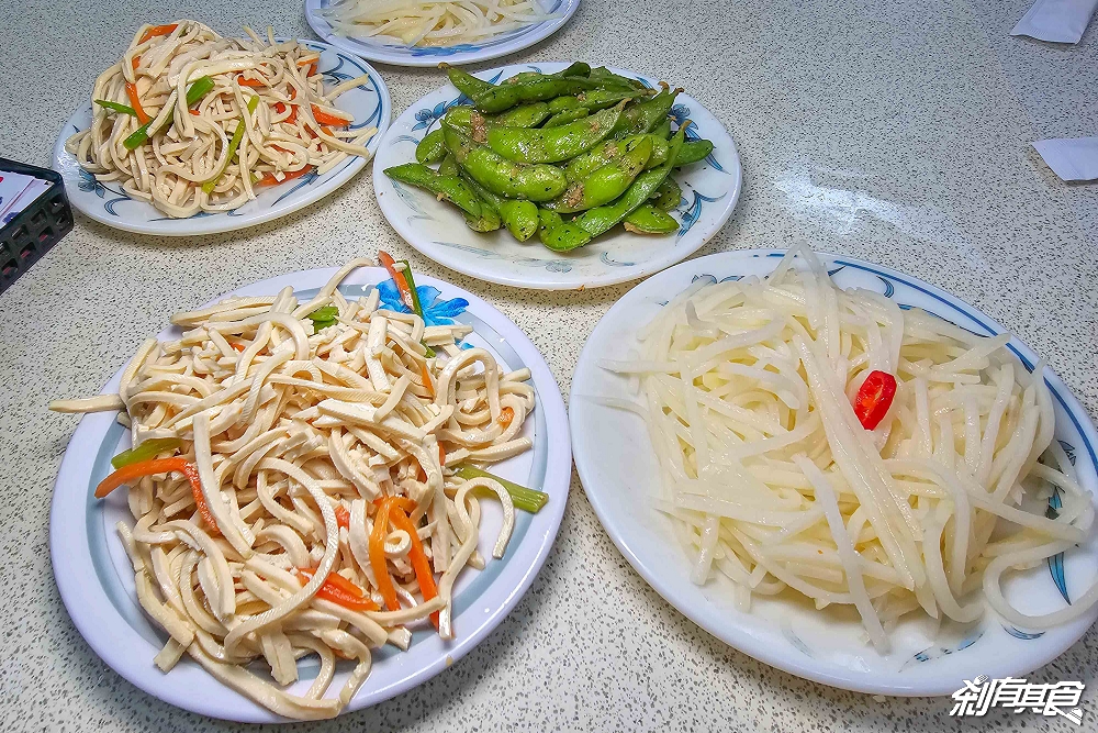 梅園餡餅粥，南投中興新村美食，40年老店不排隊吃不到「小米粥、牛肉餡餅」都是必點