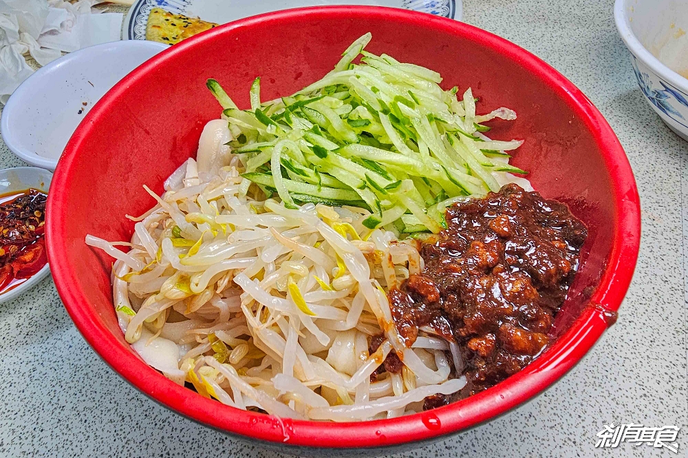 梅園餡餅粥，南投中興新村美食，40年老店不排隊吃不到「小米粥、牛肉餡餅」都是必點