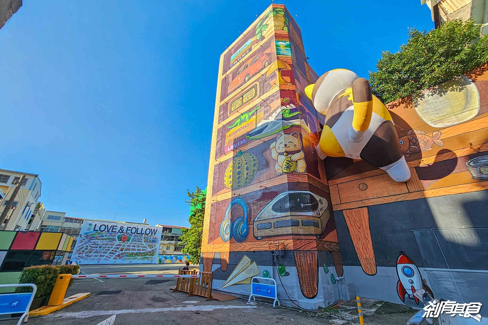 芊動彰化親子園區，彰化最新免費景點，坤悅開發打造「爬牆大貓、三隻小豬、貓咪巴士」夜間點燈也很美