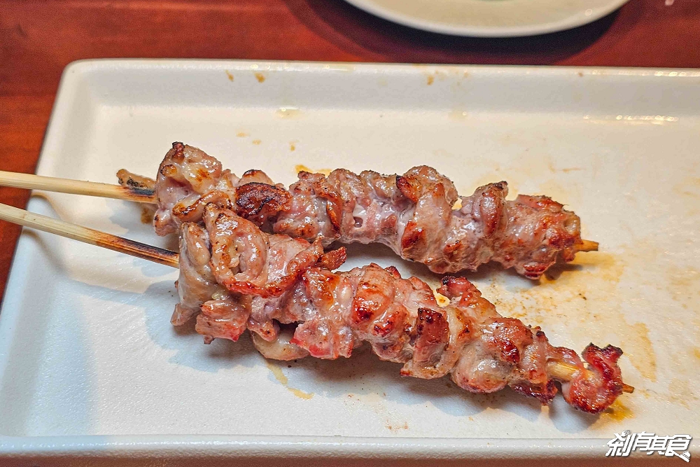 芊動彰化親子園區，彰化最新免費景點，坤悅開發打造「爬牆大貓、三隻小豬、貓咪巴士」夜間點燈也很美