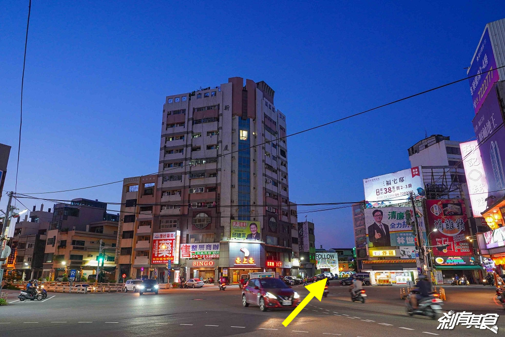 芊動彰化親子園區，彰化最新免費景點，坤悅開發打造「爬牆大貓、三隻小豬、貓咪巴士」夜間點燈也很美