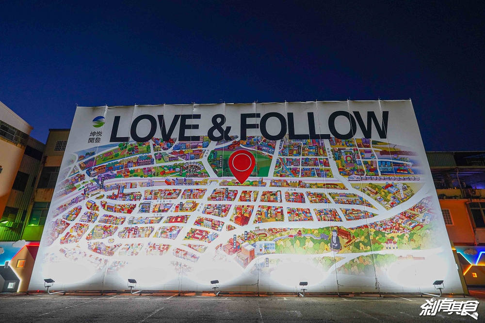 芊動彰化親子園區，彰化最新免費景點，坤悅開發打造「爬牆大貓、三隻小豬、貓咪巴士」夜間點燈也很美