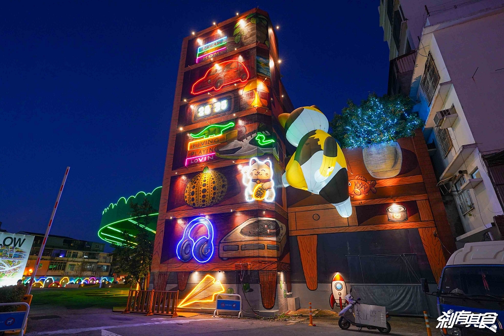 芊動彰化親子園區，彰化最新免費景點，坤悅開發打造「爬牆大貓、三隻小豬、貓咪巴士」夜間點燈也很美