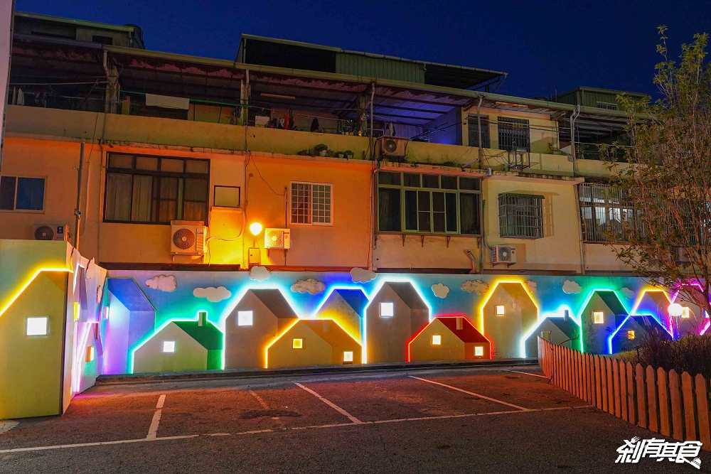 芊動彰化親子園區，彰化最新免費景點，坤悅開發打造「爬牆大貓、三隻小豬、貓咪巴士」夜間點燈也很美