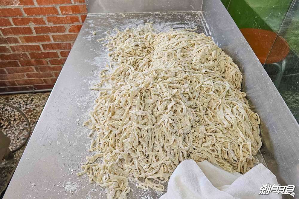 老士官擀麵，台中米其林必比登美食，清水美食60年老店「擀麵、酸辣豆腐」好吃