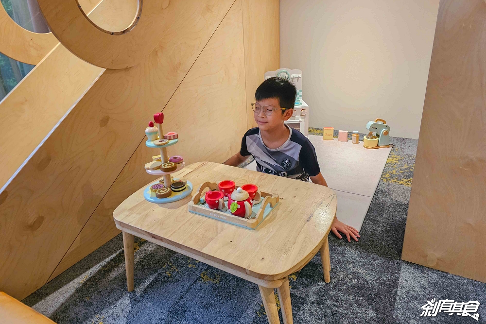 煙波大飯店新竹湖濱館，新竹親子飯店，煙波一泊二食專案，煙波早午餐吃到飽「世界冠軍王鵬傑麵包」、晚餐極黑牛火鍋，室內兒童樂園、游泳池玩到不想走