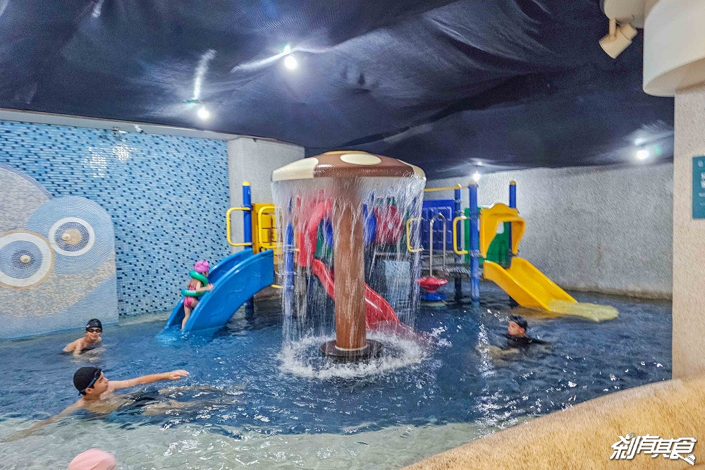 煙波大飯店新竹湖濱館，新竹親子飯店，煙波一泊二食專案，煙波早午餐吃到飽「世界冠軍王鵬傑麵包」、晚餐極黑牛火鍋，室內兒童樂園、游泳池玩到不想走