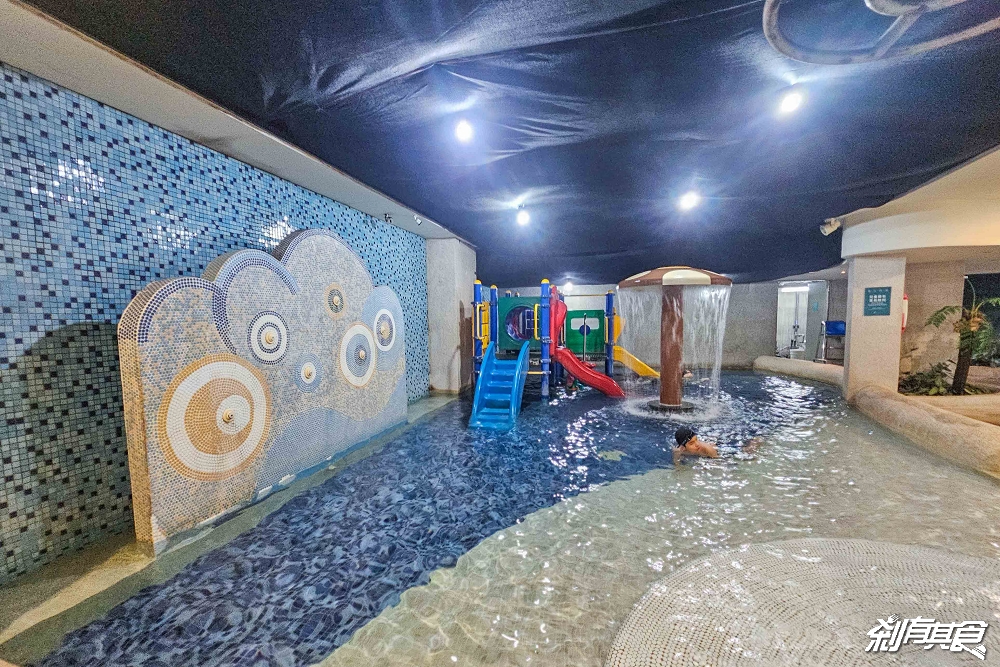 煙波大飯店新竹湖濱館，新竹親子飯店，煙波一泊二食專案，煙波早午餐吃到飽「世界冠軍王鵬傑麵包」、晚餐極黑牛火鍋，室內兒童樂園、游泳池玩到不想走