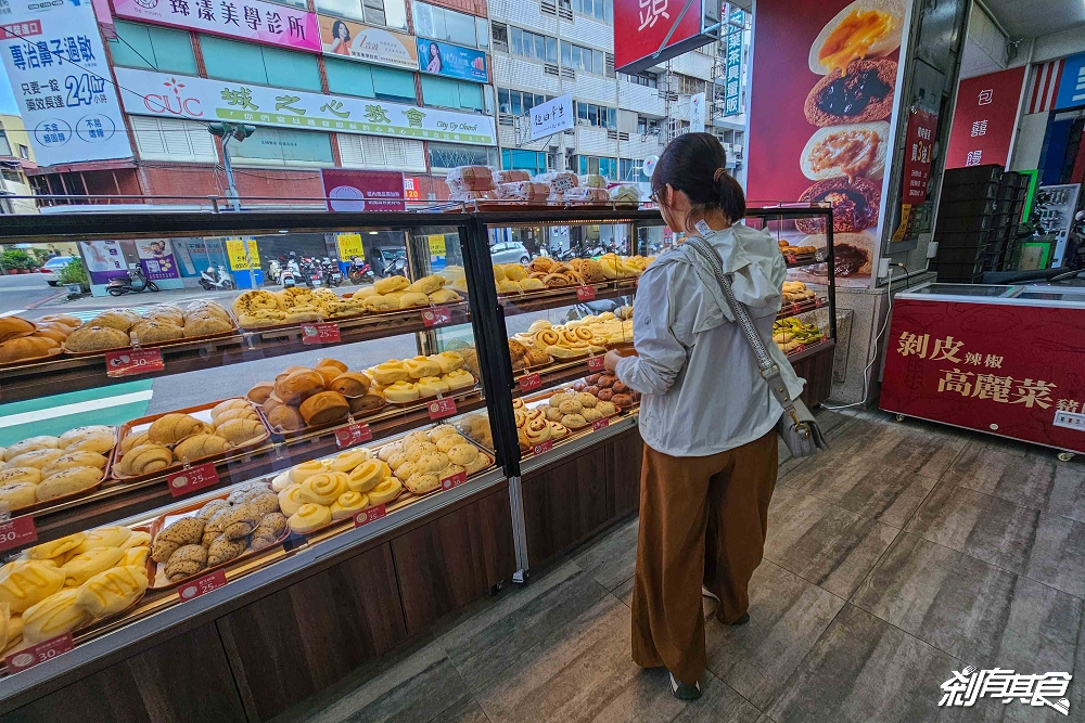 包囍饅頭台中漢口店,台中北區美食,胡同燒肉聯名「黑金和牛包」 包囍饅頭台中漢口店,台中北區美食,胡同燒肉聯名「黑金和牛包」