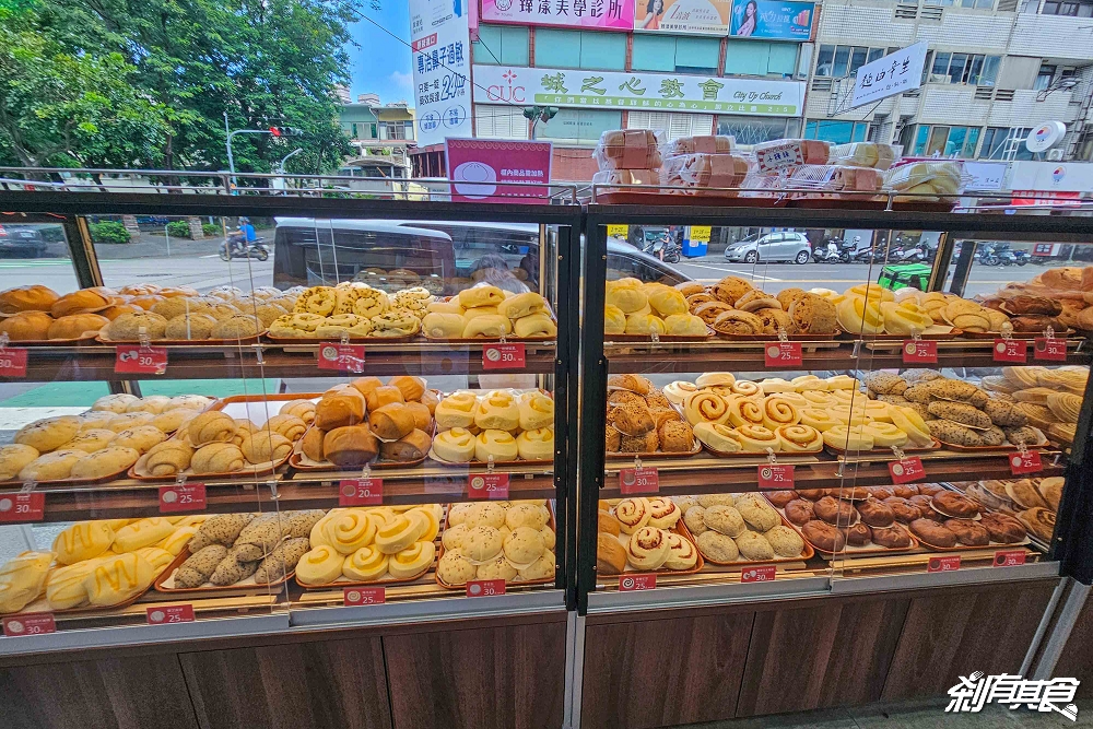 包囍饅頭台中漢口店,台中北區美食,胡同燒肉聯名「黑金和牛包」 包囍饅頭台中漢口店,台中北區美食,胡同燒肉聯名「黑金和牛包」