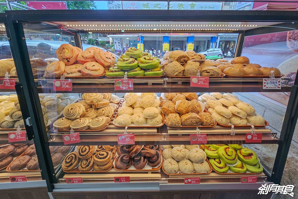 包囍饅頭台中漢口店,台中北區美食,胡同燒肉聯名「黑金和牛包」 包囍饅頭台中漢口店,台中北區美食,胡同燒肉聯名「黑金和牛包」